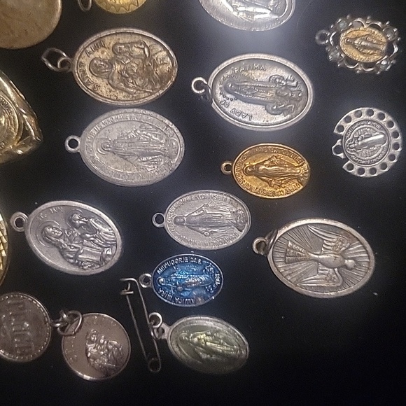 Religious bundle - Picture 5 of 8